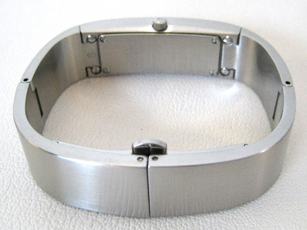 GUCCI 2400S Watch Bangle Ladies Quartz Black Dial Silver SS Vintage Working