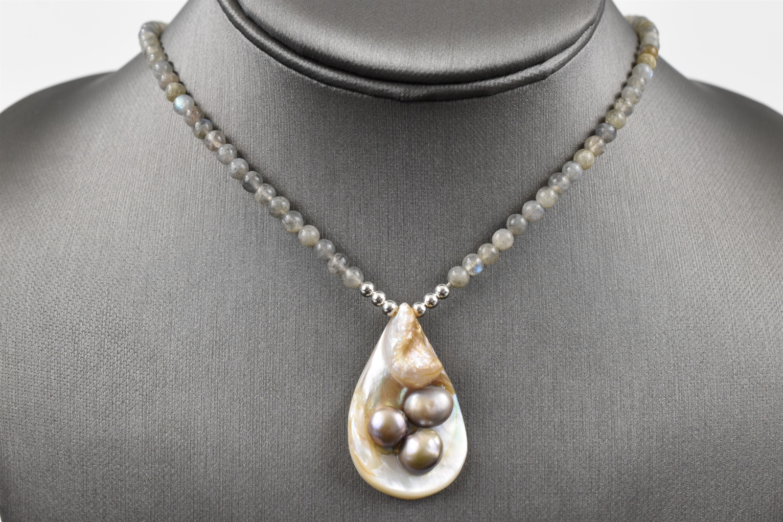 Elegant 17-1/2″ Sterling Labrodite Bead Necklace with Mother of Pearl Drop