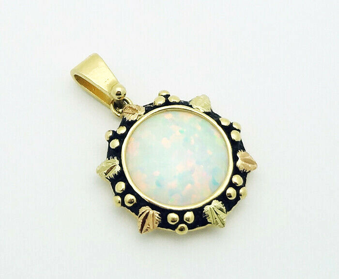 10k Yellow Gold 5/8″ Diameter Pendant with Opal 2.4 Grams