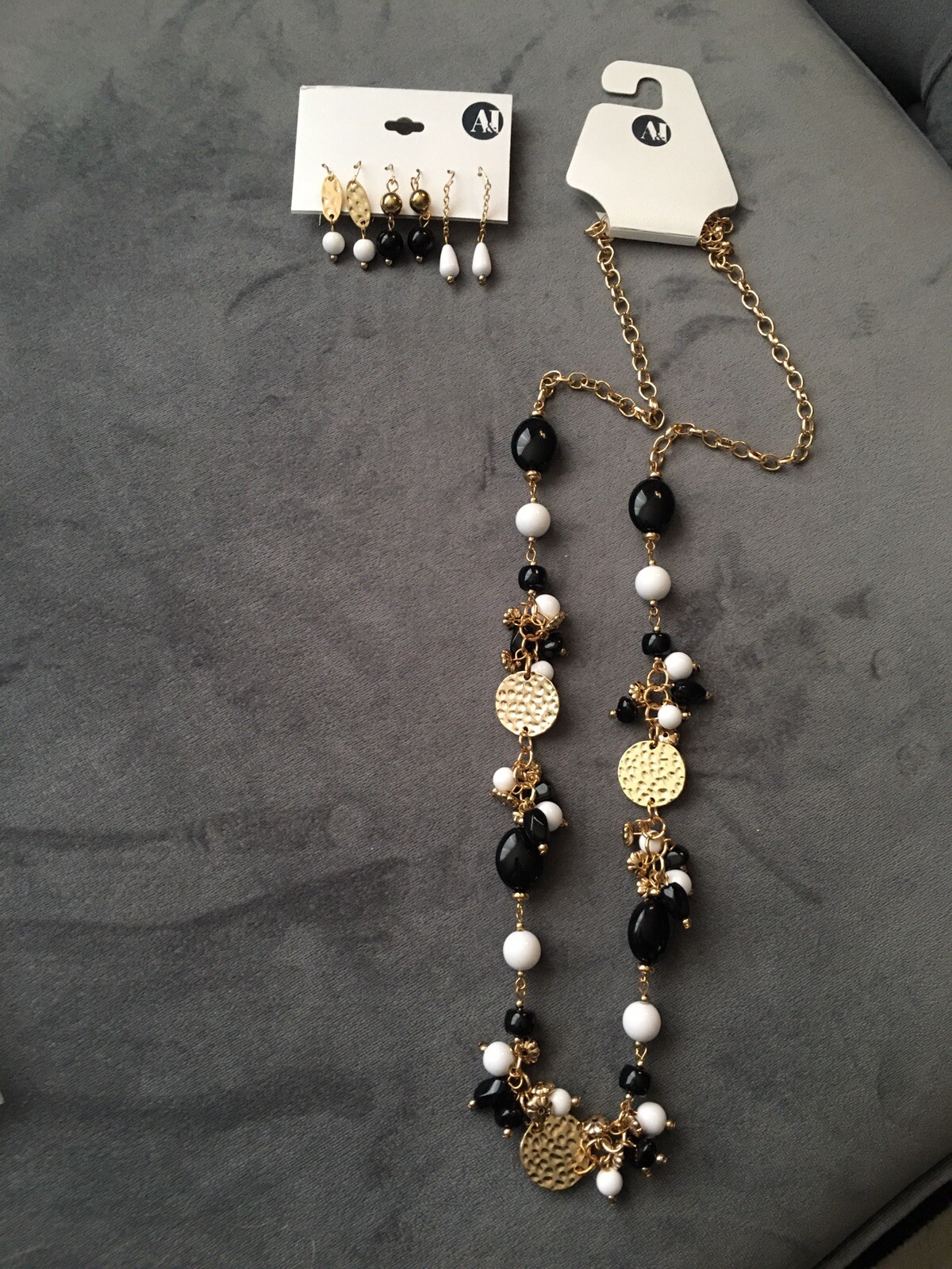 NWT A&I Necklace 3 Piece Earring Set Black Gold White Hammered Beaded