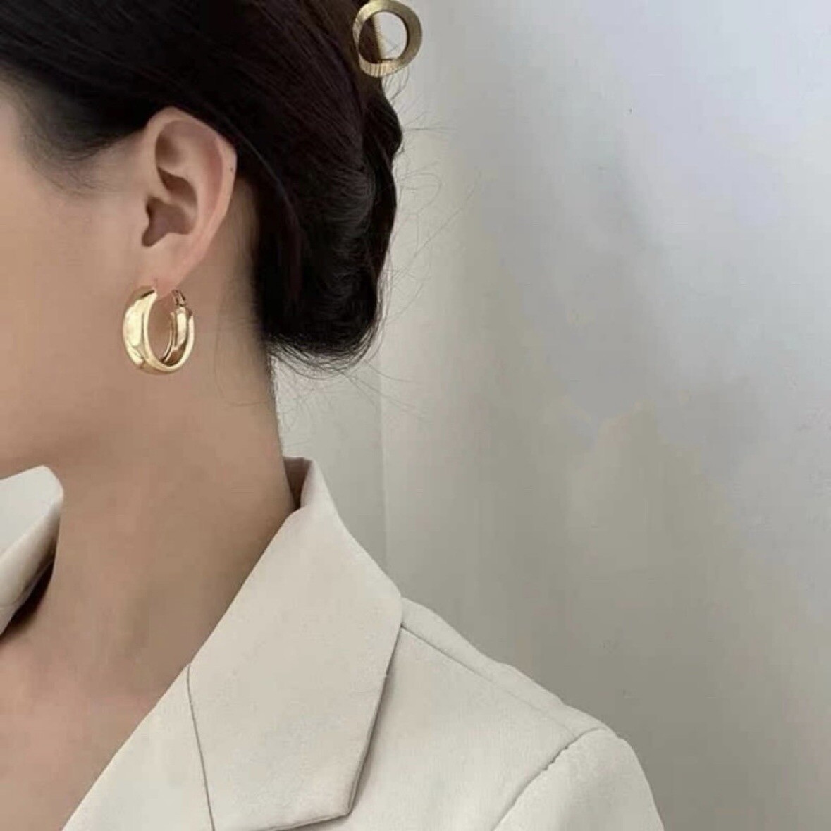 Elegant Chunky Gold Hoop Earrings for Women