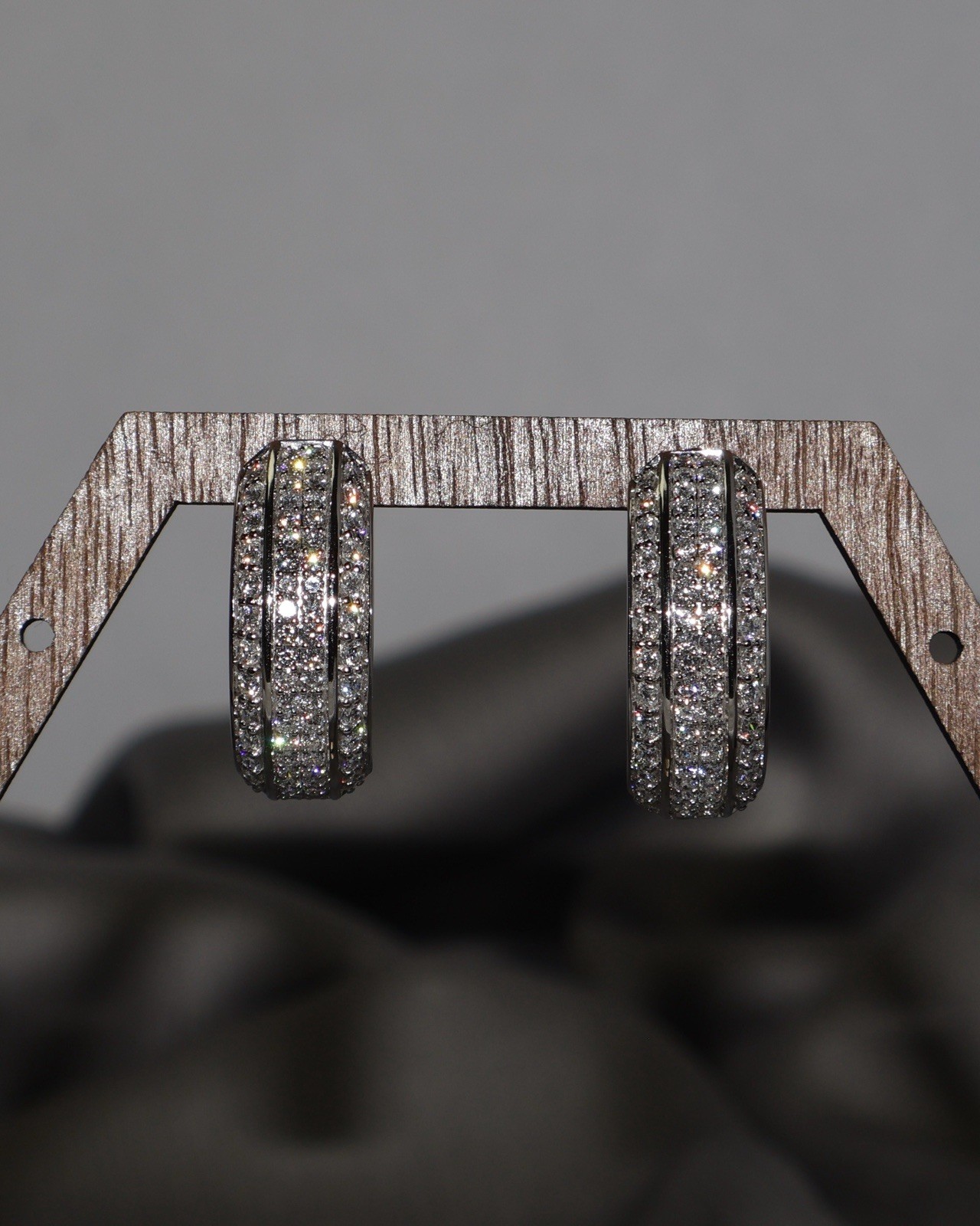 18k White Gold Diamond Post Earrings 8.38G/0.9in/2.52tcw