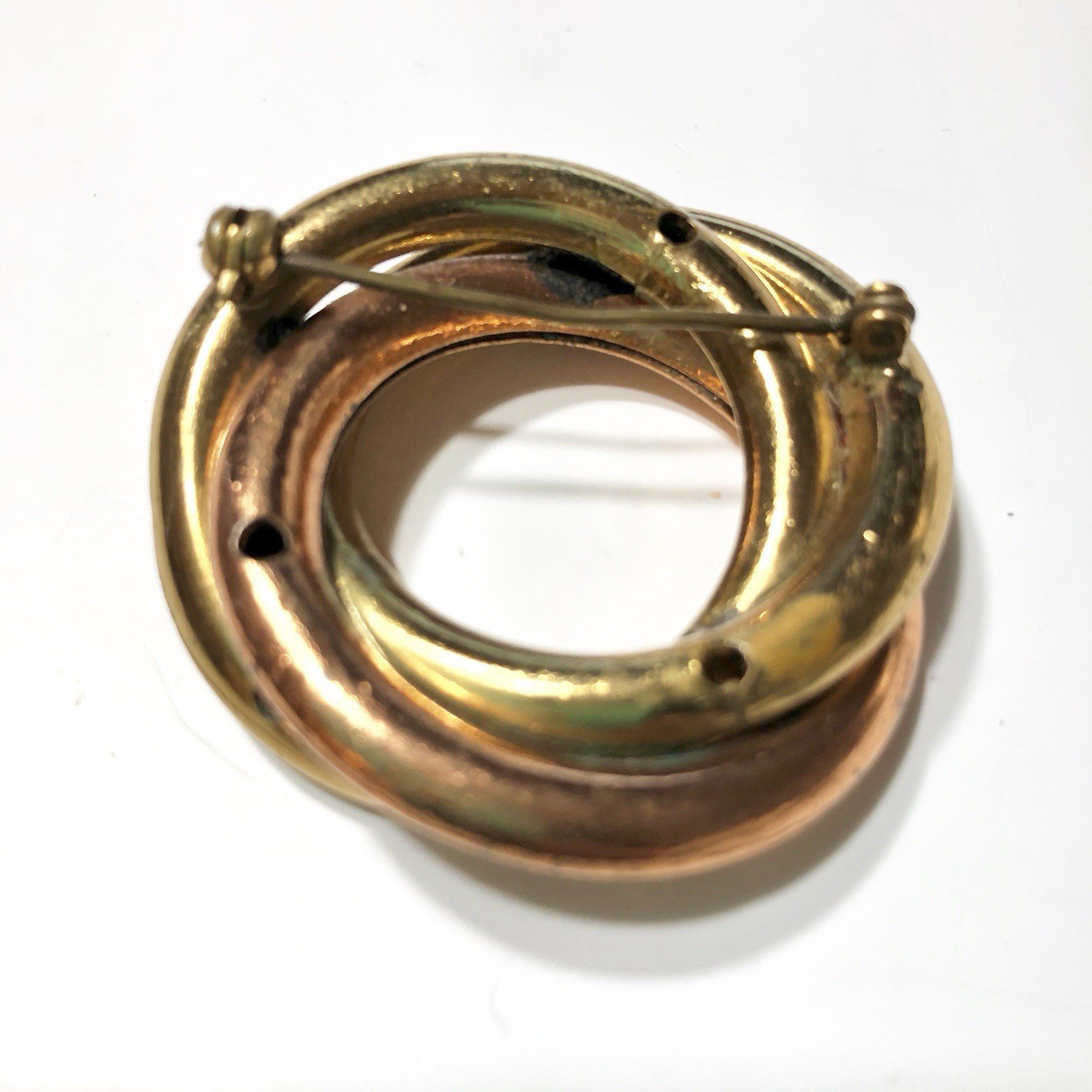 VINTAGE 50’s TRI COLOR GOLD CLASSIC CIRCLE WREATH BROOCH CELTIC LOVE KNOT PIN