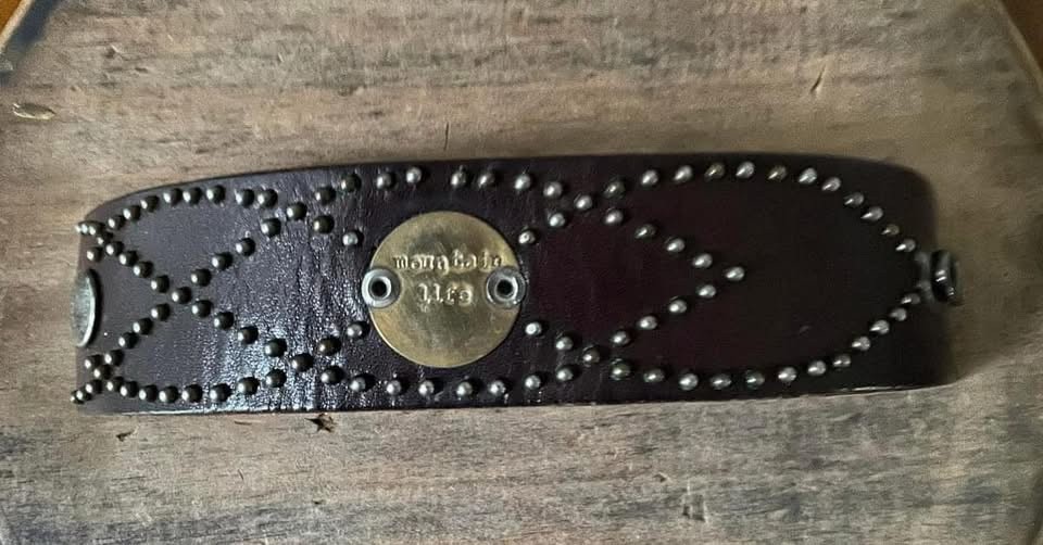 DARK BROWN CUFF WITH STUDS & BRONZE PLATE