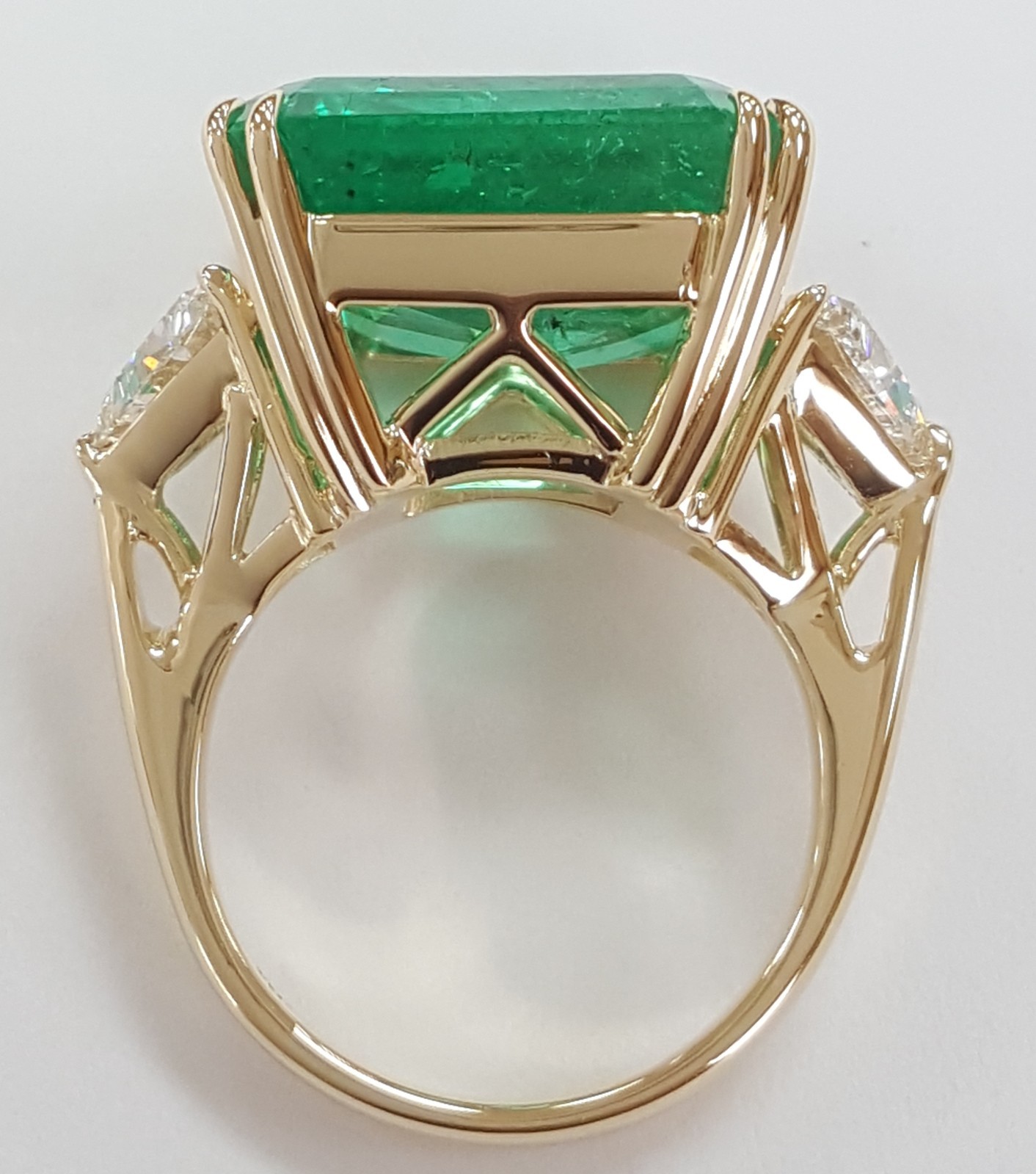 Colombian Minor Green Emerald Trillion Diamond 18k Gold Ring 14.85 ct Rtl $200K