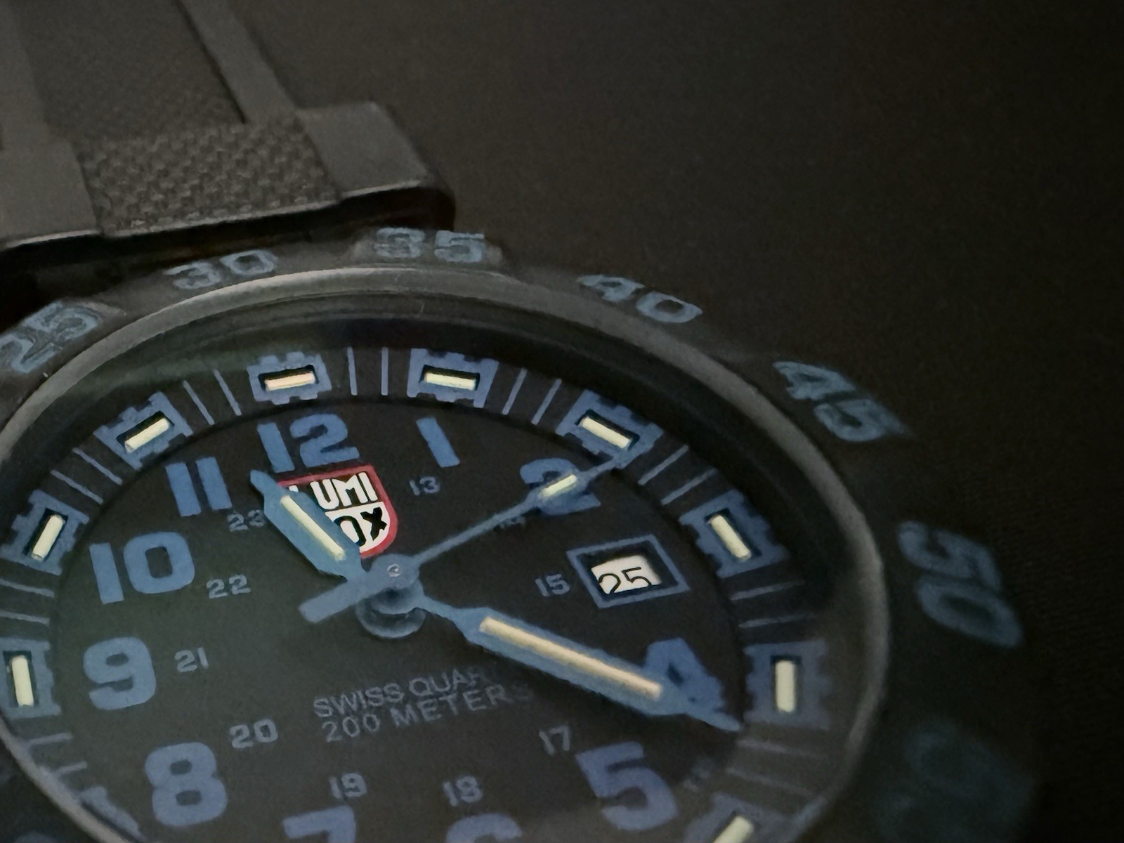 Luminox 3050 Swiss Made 200m Quartz Men’s Diver Watch Date Black/Blue w/ Box