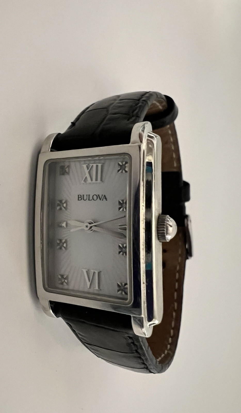Bulova w/ Sapphire Crystal & Genuine Leather Band. Case 21.5 mm/band 6.5 Inches
