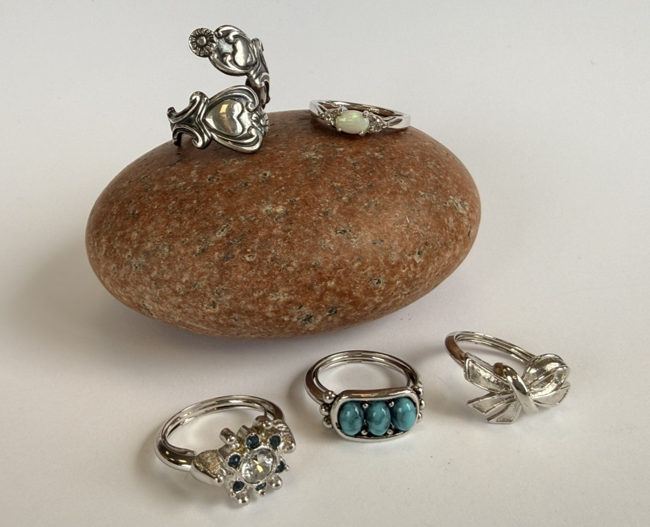 Avon Vintage Ring Lot of 5 – See photos size varies from 5-7