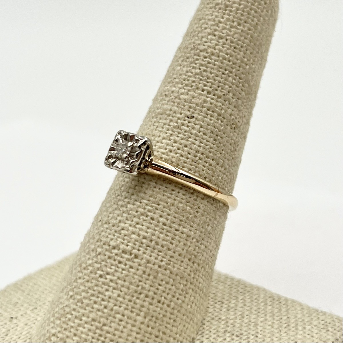 10k Gold Vintage Square Setting 0.05ct Round Diamond Ring Size 7.5 (LO1004839)