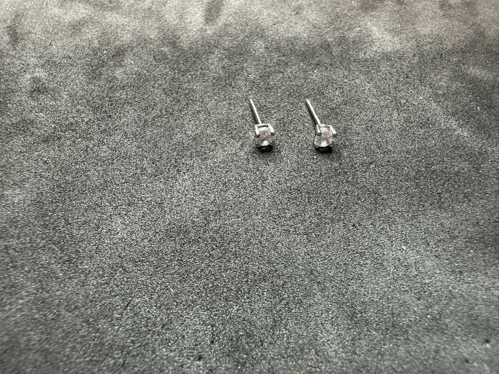 0.27g Vintage Sterling Silver 925 Stud Earrings Sparkling Clear Classic M