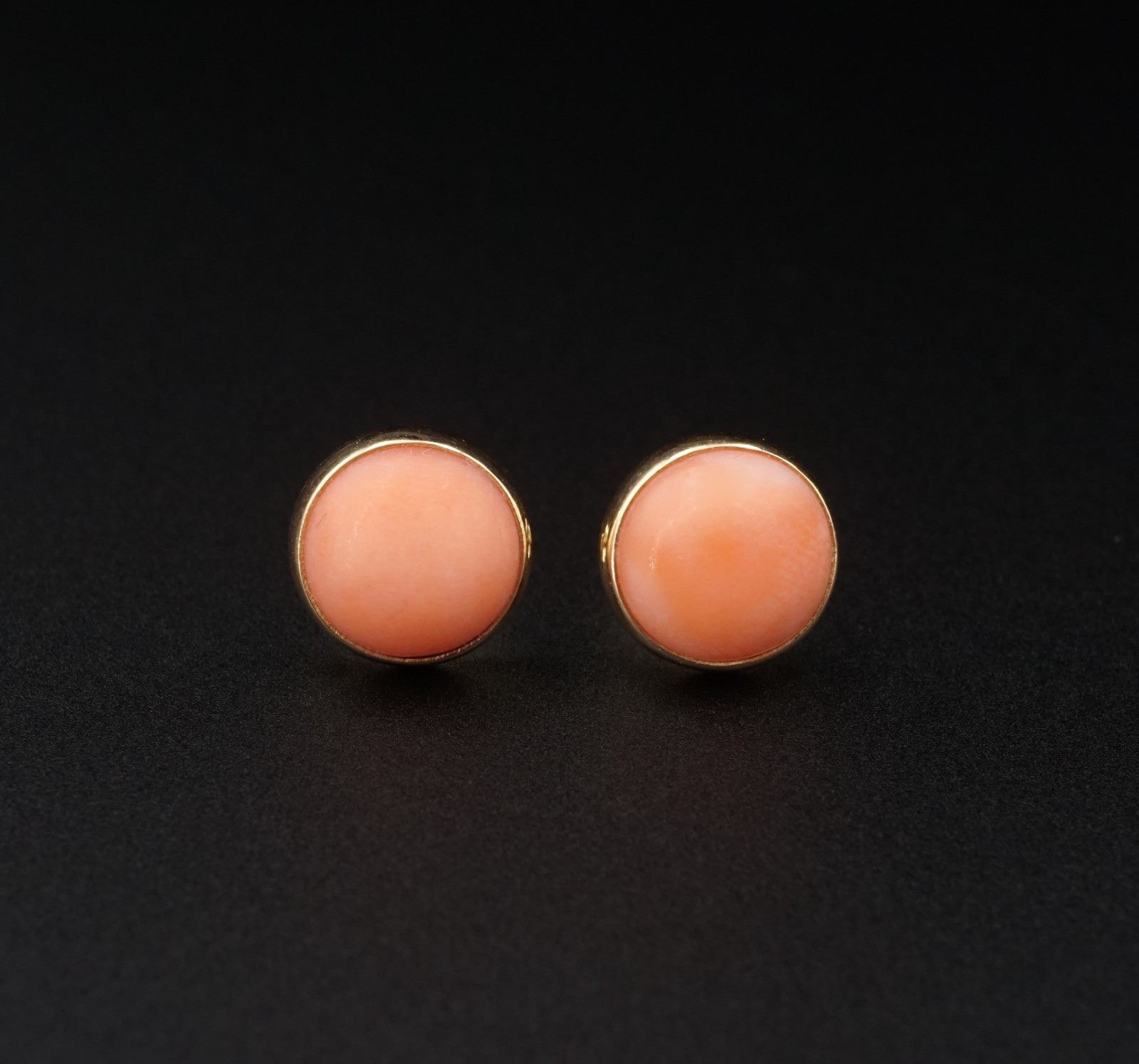 Larter & Sons Pink Coral Cabochon Stud Earrings 14k Yellow Gold 11mm EG2863