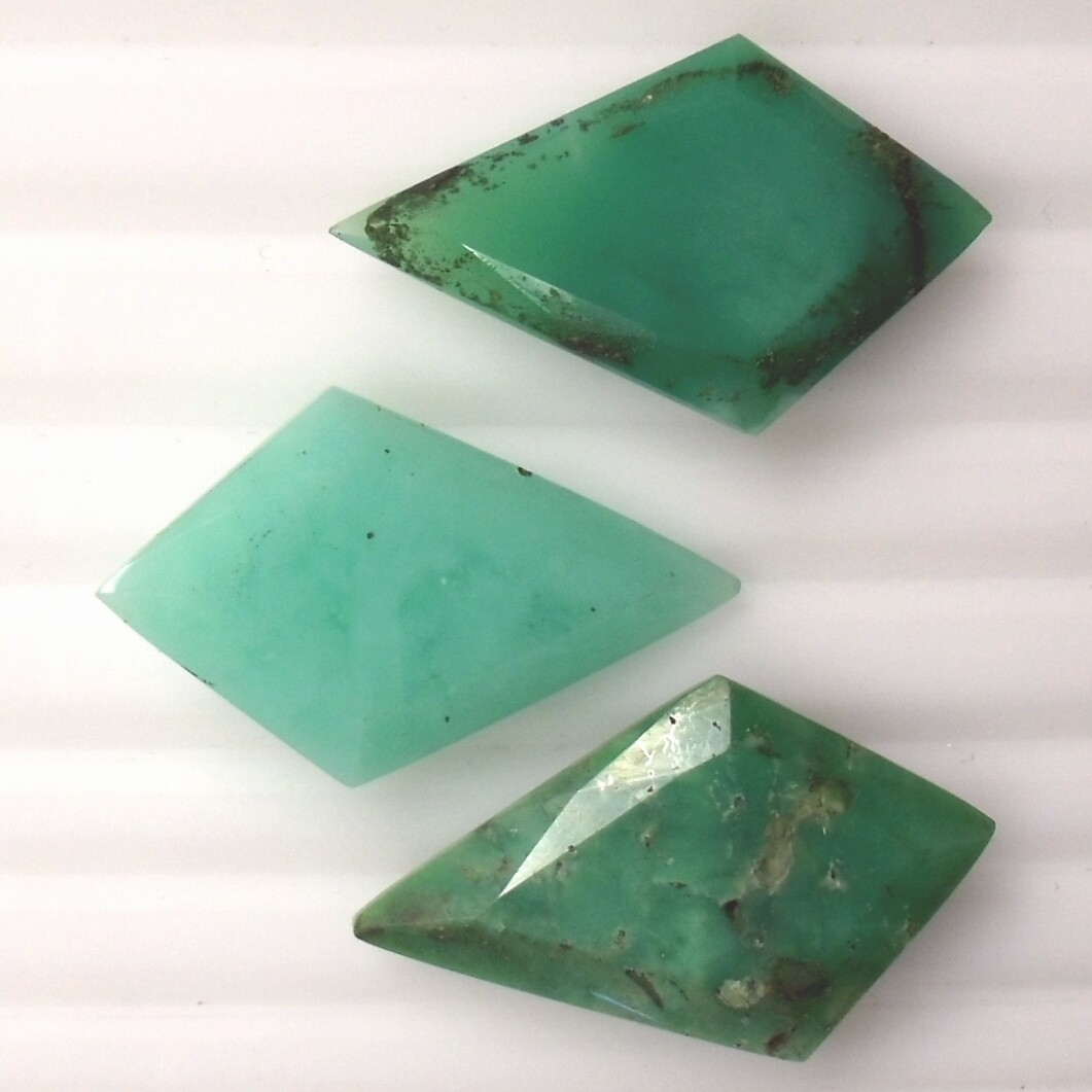 CHRYSOPRASE 33 x 20 (+/-) MM KITE CUT ALL NATURAL SOLD PER STONE F-1698