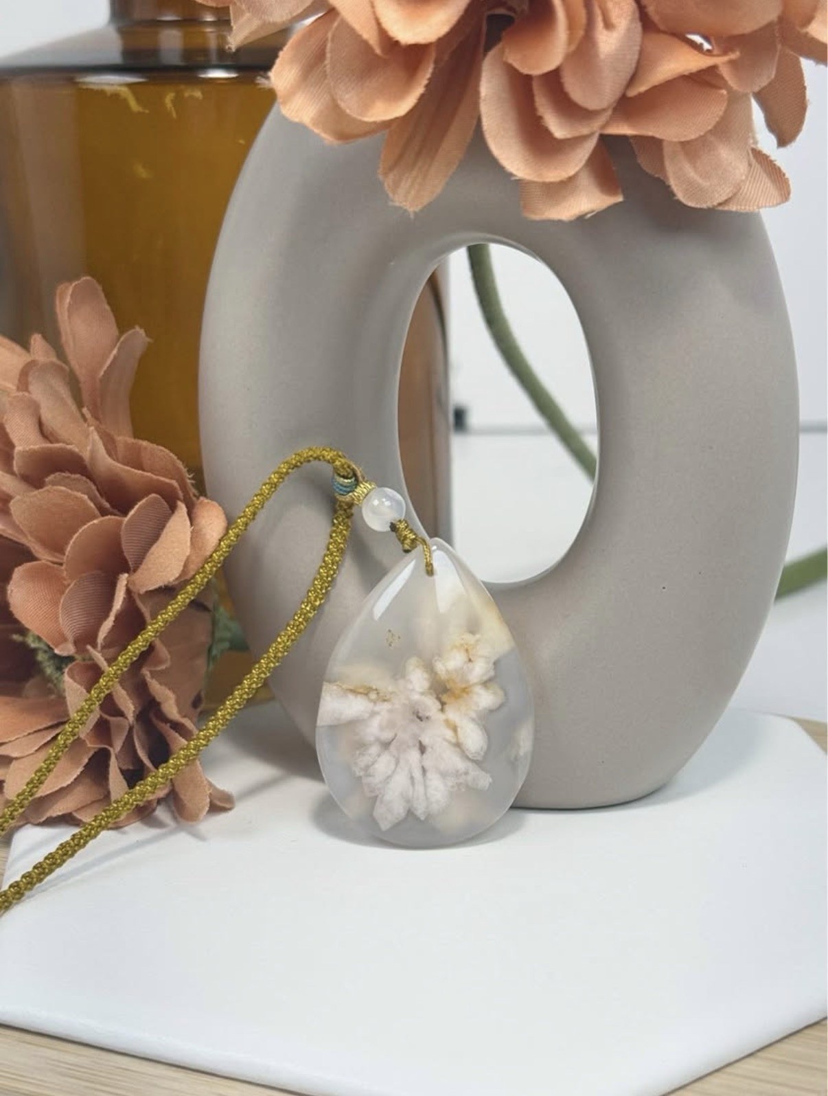 Flower Agate Pendant Necklace 43.1/8MM on Adjustable Nylon