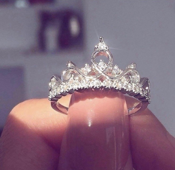 Sparkling 925SS Cubic Zirconia Crown Earrings & Silver Filled Ring Size 9 Set