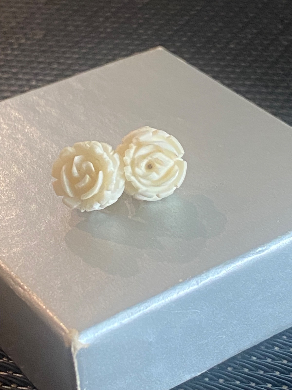 EarRings 14ct gold post Trifari Carved white Roses