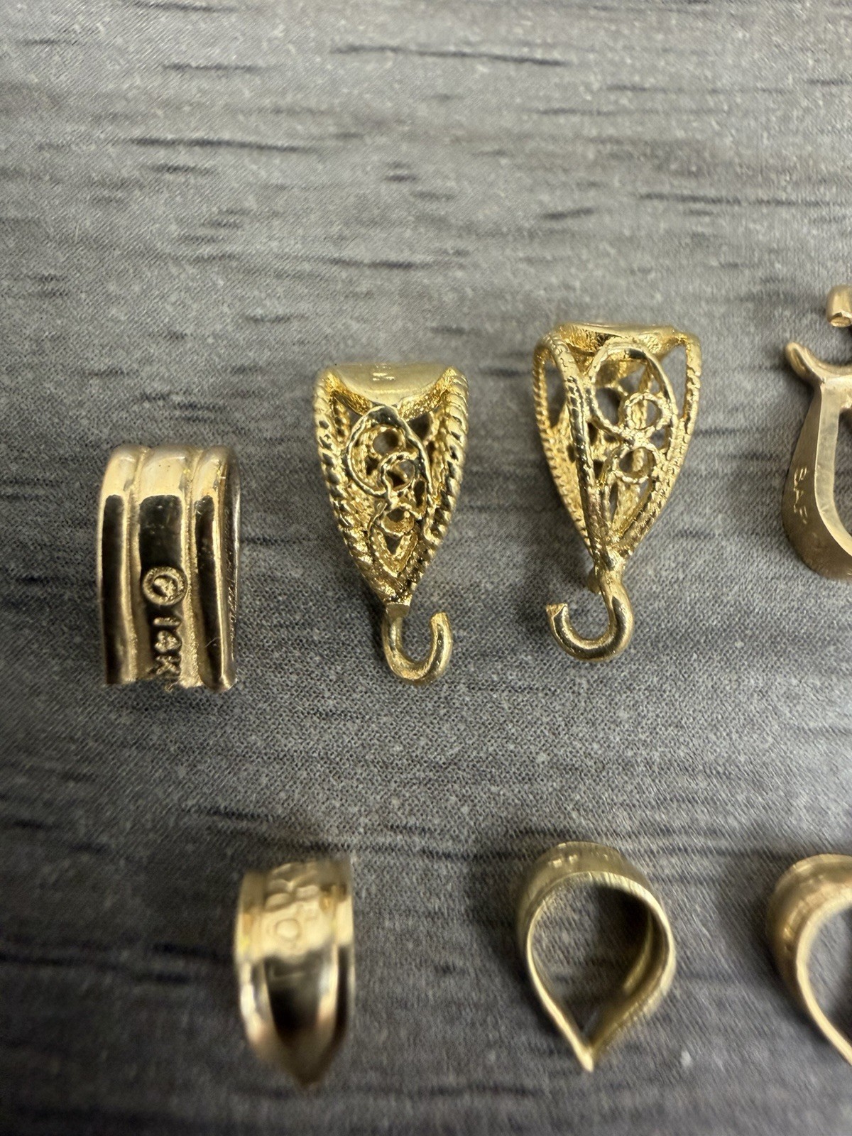 14 Miscellaneous Pre Owned 14k Yellow Gold Bails In Various Sizes