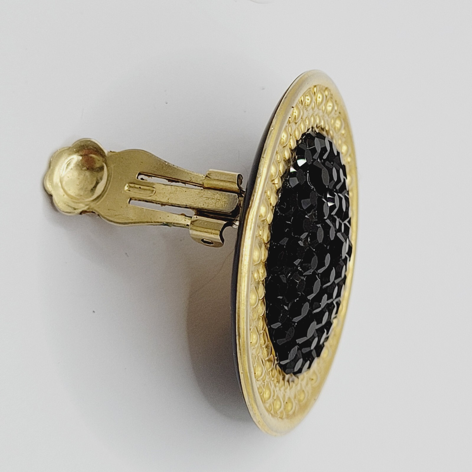 ONE Richard Kerr Gold Tone Textured Black Crystal Glass Rhinestone Vtg Earring