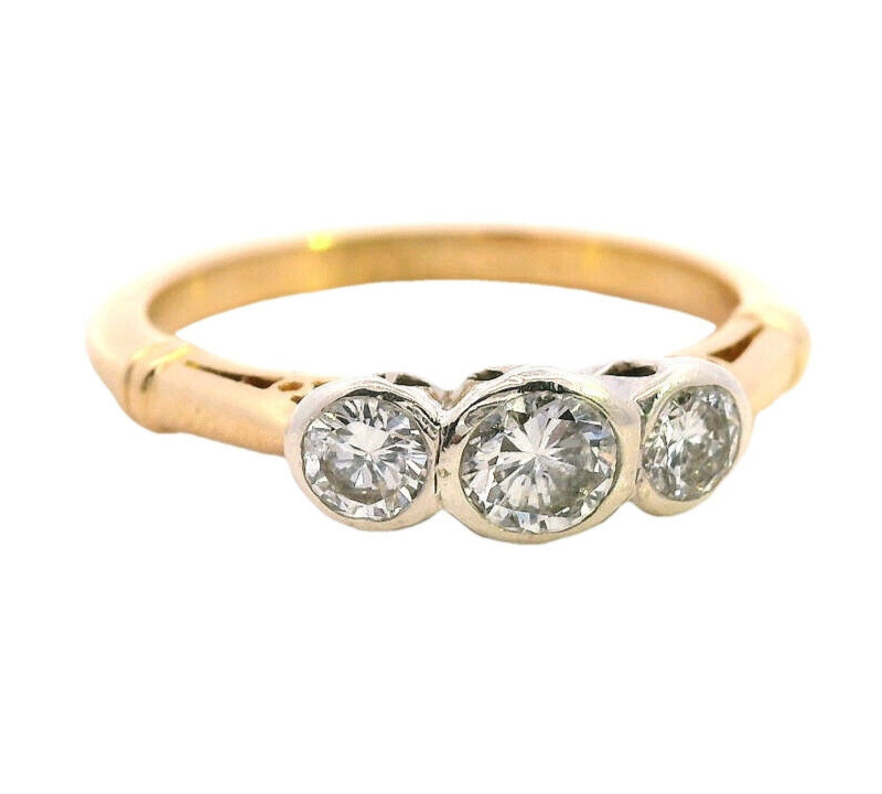 18 ct Yellow and White Gold Diamond Ring, two 0.07ct and a 0.20ct Diamonds