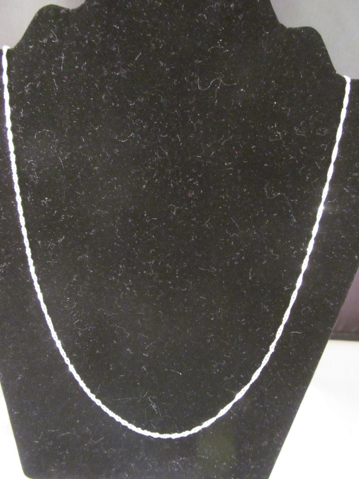 STERLING SILVER WAVY CHAIN NECKLACE 28″, Very shiny, 2.4 grams,Beautiful