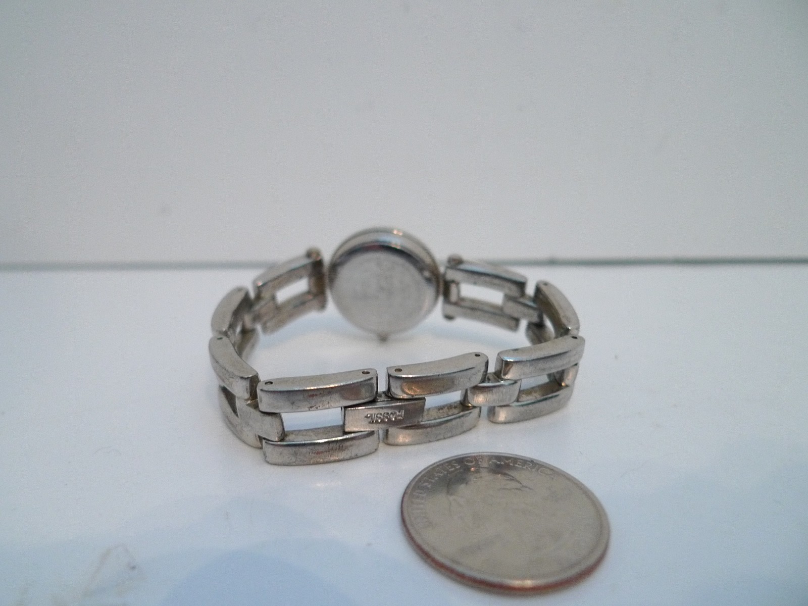 Fossil F2 Round Silver Dial Bracelet Watch Classic Design Stainless Band ES-8875