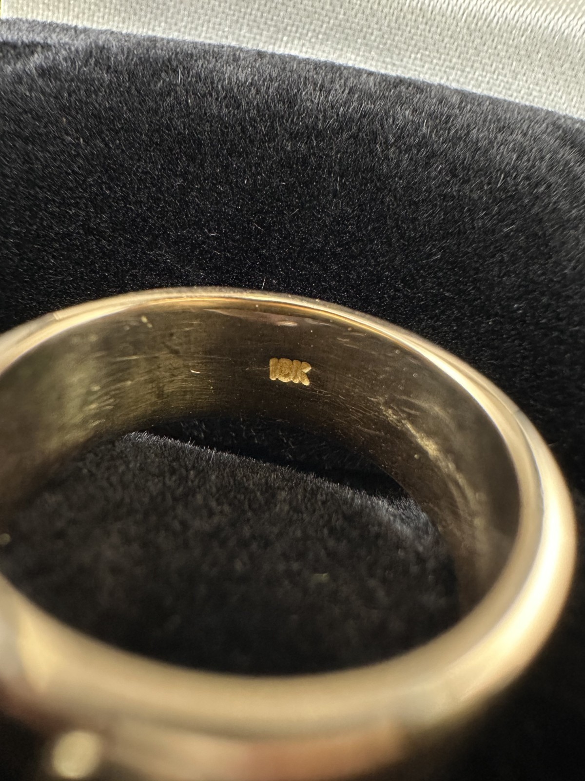 18k Yellow Gold Classic Luxury Screw Motif Ring Band 2.80dwt 4.4g