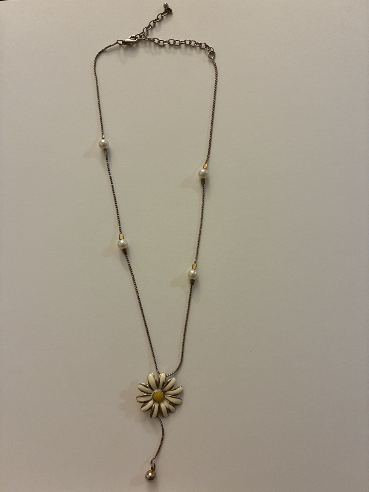 Gold Metal Daisy Flower Charm Pendant Necklace White Faux Pearls Adjustable