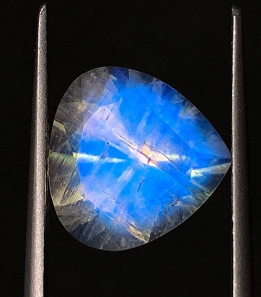 AAAAAAAA Mazing Blue Fire Rainbow Moonstone Heart Shape Faceted Cut Size 11 mm