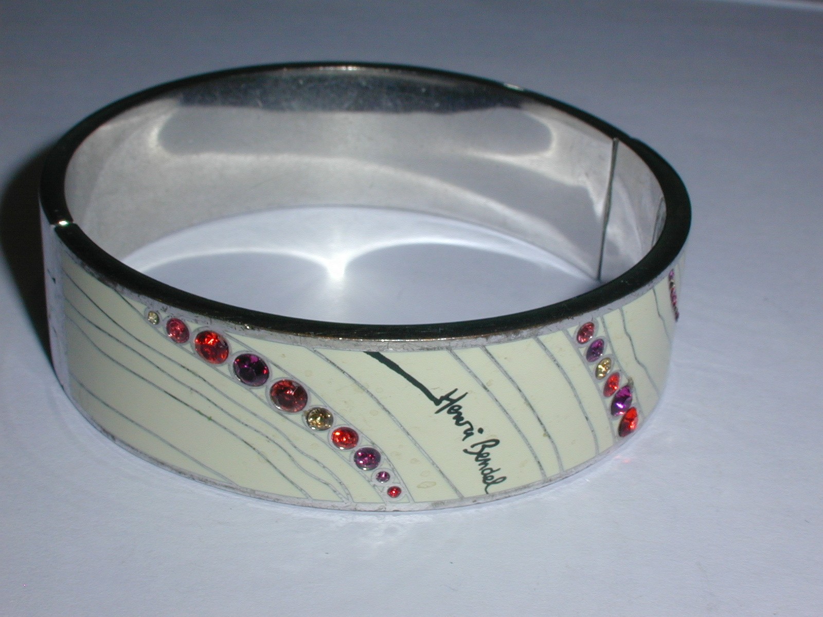 HENRI BENDEL WIDE CREAM ENAMEL- SILVER METAL HINGED CUFF BRACELET W/ STONES 7.5!