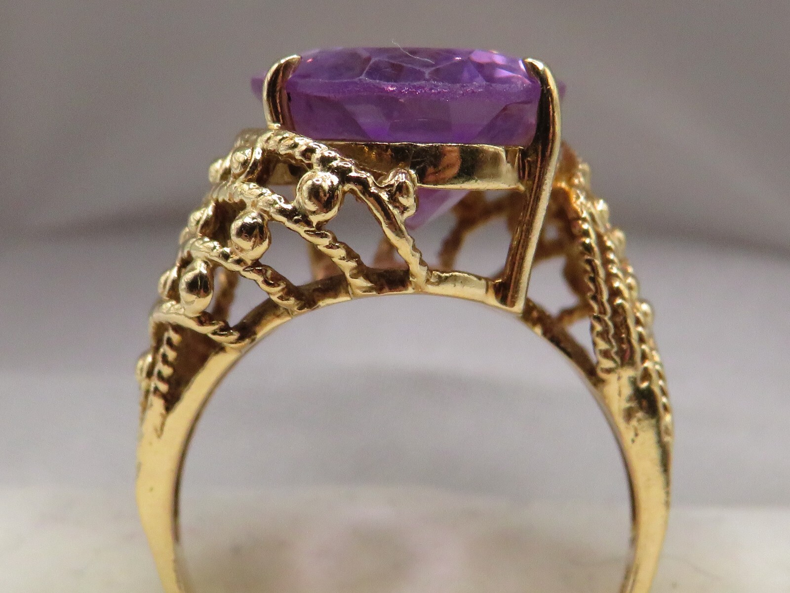 10K YELLOW GOLD RING w 7.2ct AMETHYST in a FILIGREE-STYLE SETTING – SIZE: 7*