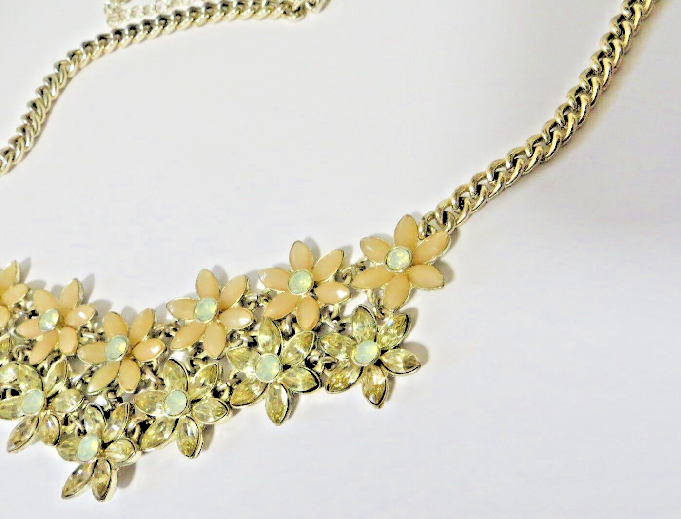 VINTAGE NECKLACE SHELL PINK JONQUIL YELLOW FACETED CRYSTALS FLOWERS SUMMER CHIC