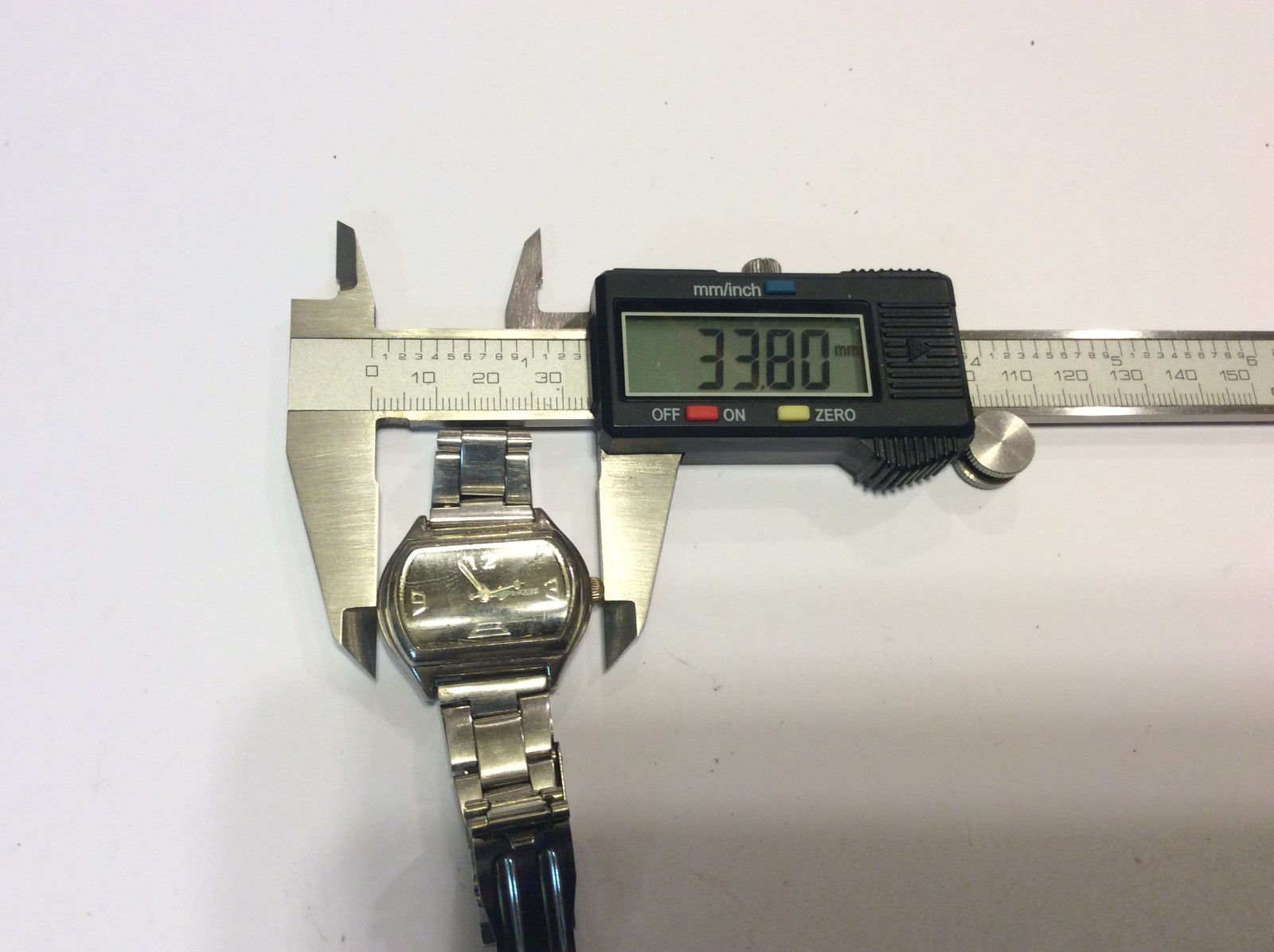 Collectible S 2 Squre womens watch,runs good has wear/age,bold silver tone L497