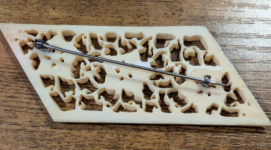 Vintage Chinese 20s/30s Art Deco Brocade Floral Carved Bovine Bone Pin