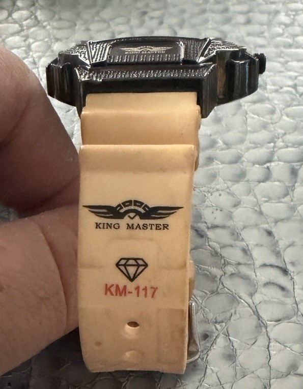 King Master Watch KM-117 PLEASE SEE ALL PICTURES BAND IS STAINED NO RETURN