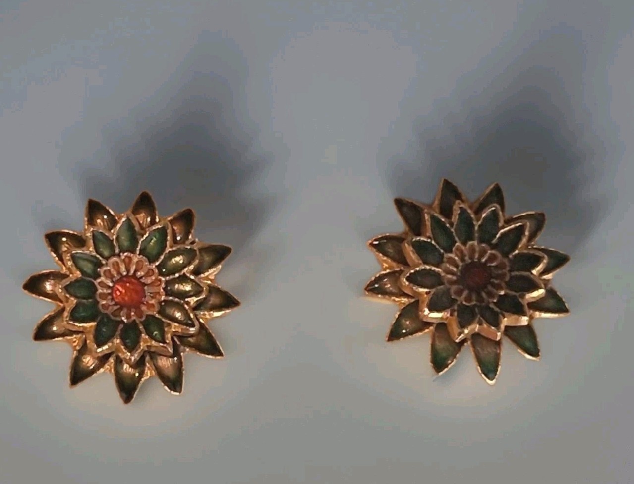 Vintage 1960s 1970s Green Enamel Flower Stud Earrings On Card NOS Mod Retro Boho