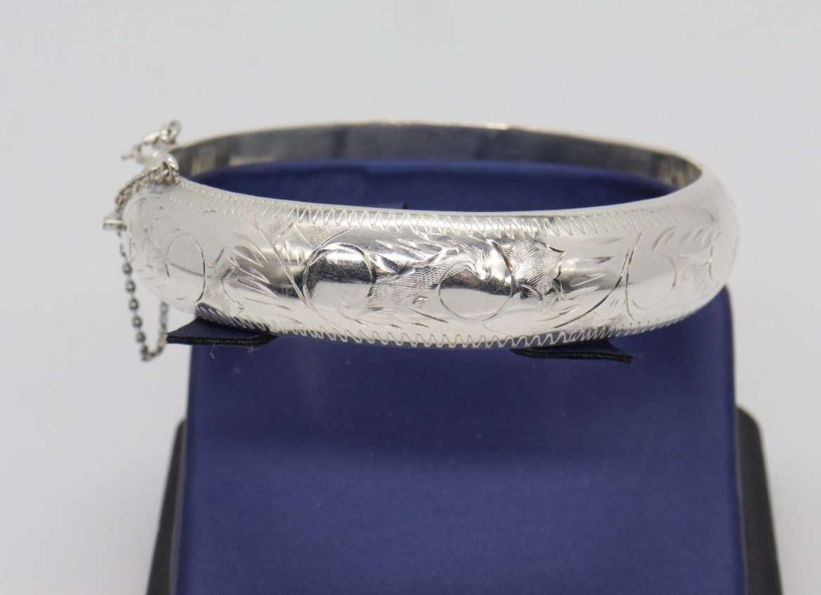 Sterling Silver 14mm Engraved Bangle Bracelet Safety Chain 26.92 grams lite ding