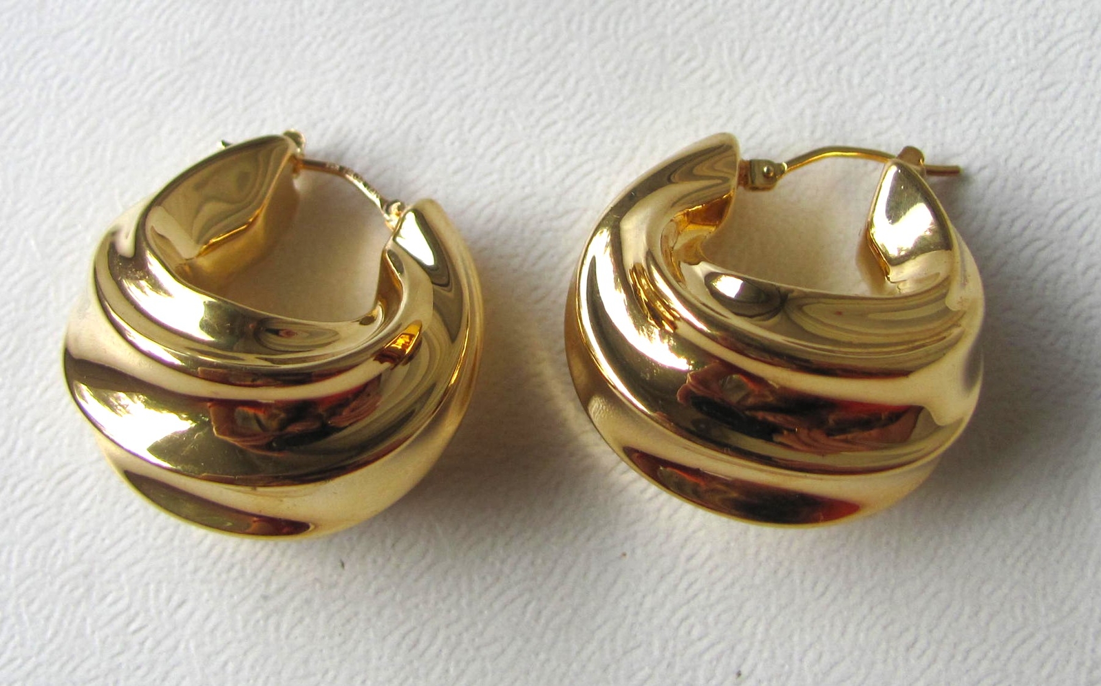 Vintage Italian 14K Gold Large Hoop Earrings 1980’s 10.7 grams
