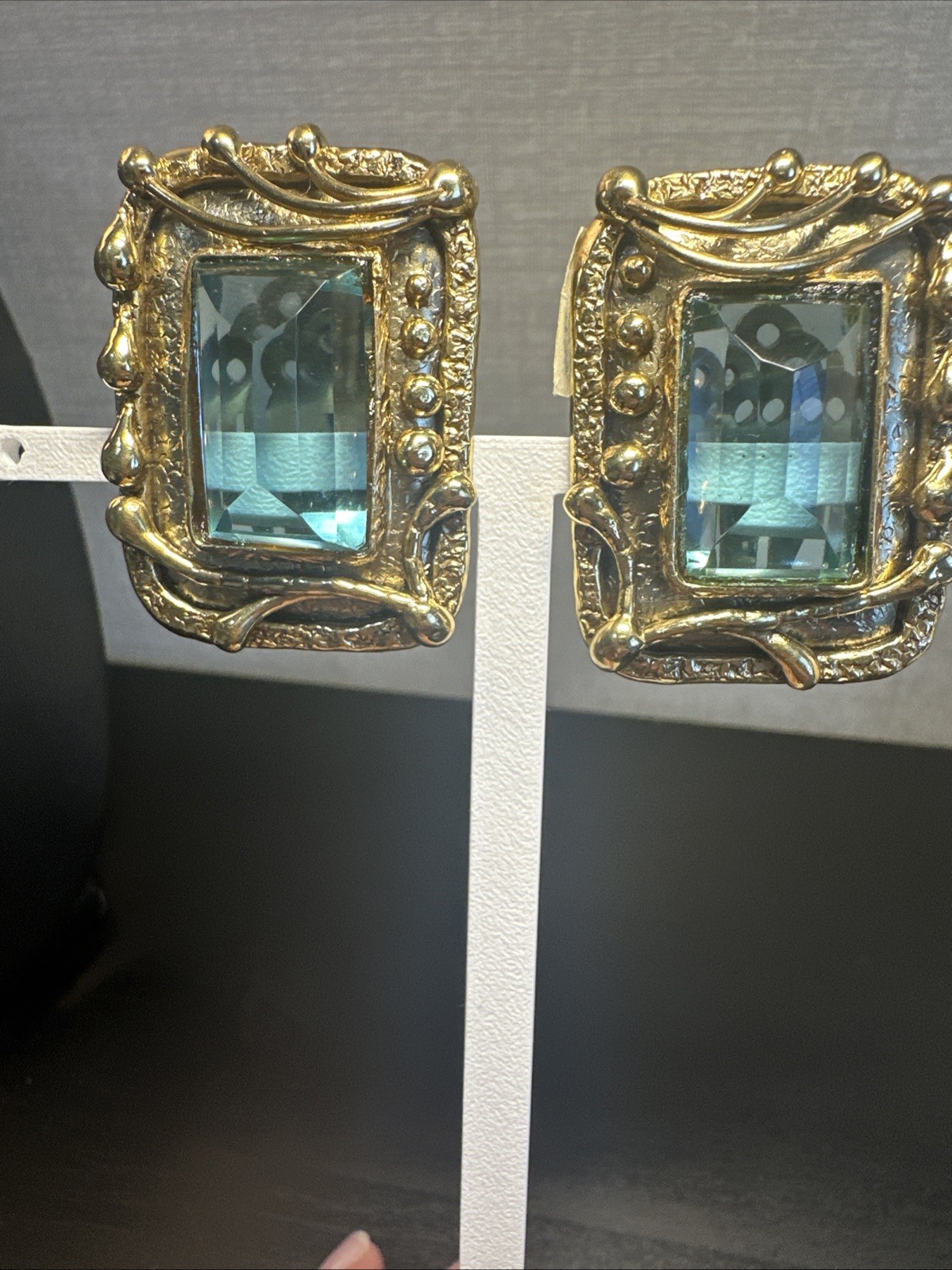 RARE VINTAGE IXEL ARTISAN RECTANGLE AQUA COLOR STONES GOLD TONE CLIP ONS