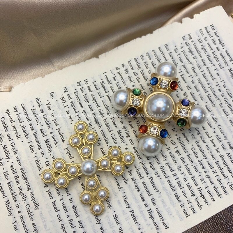 Classic Women Vintage Crystal Pearl Badges Pins Retro Palace Rhinestone Brooches