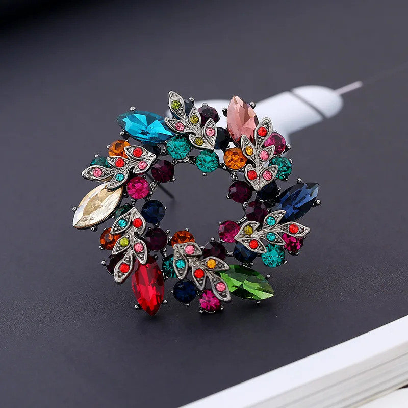 Rhinestone Brooch Wreath Floral Hollow Inlay Lapel Pin Clothing Jewelry