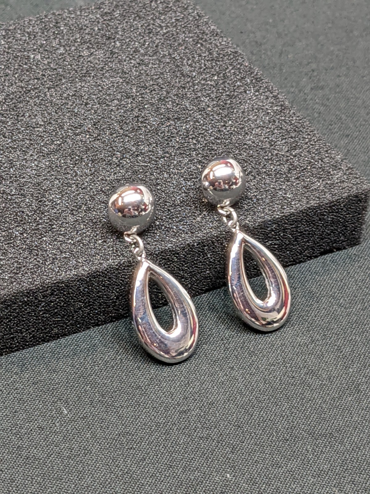Vintage Monet Teardrop Earrings Dangle Clip On Polished Silver Tone Chrome Shiny