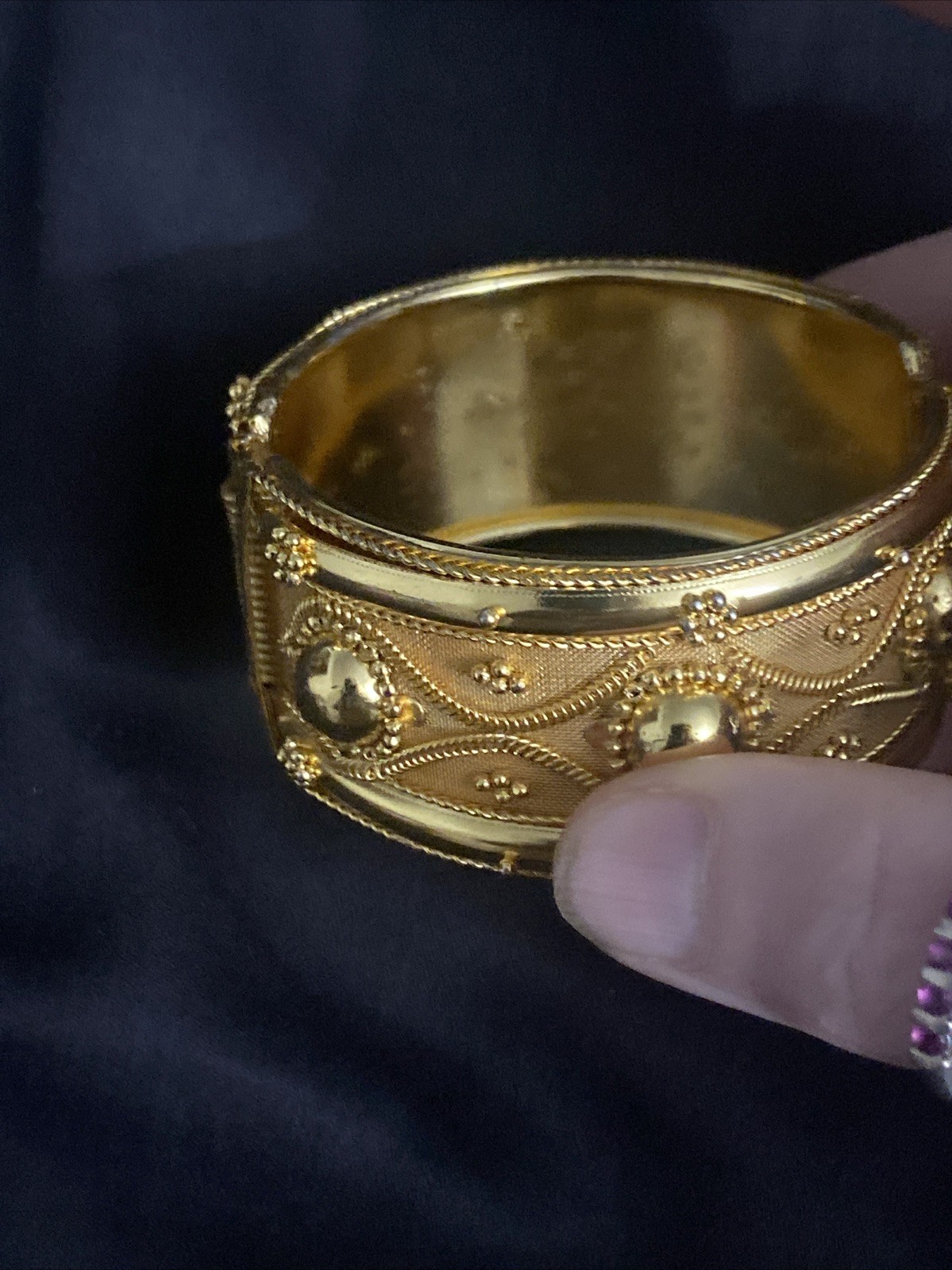 Vtg Heavy Etruscan Revival Gold Tone Hinged Bracelet Granulation Filigree EUC
