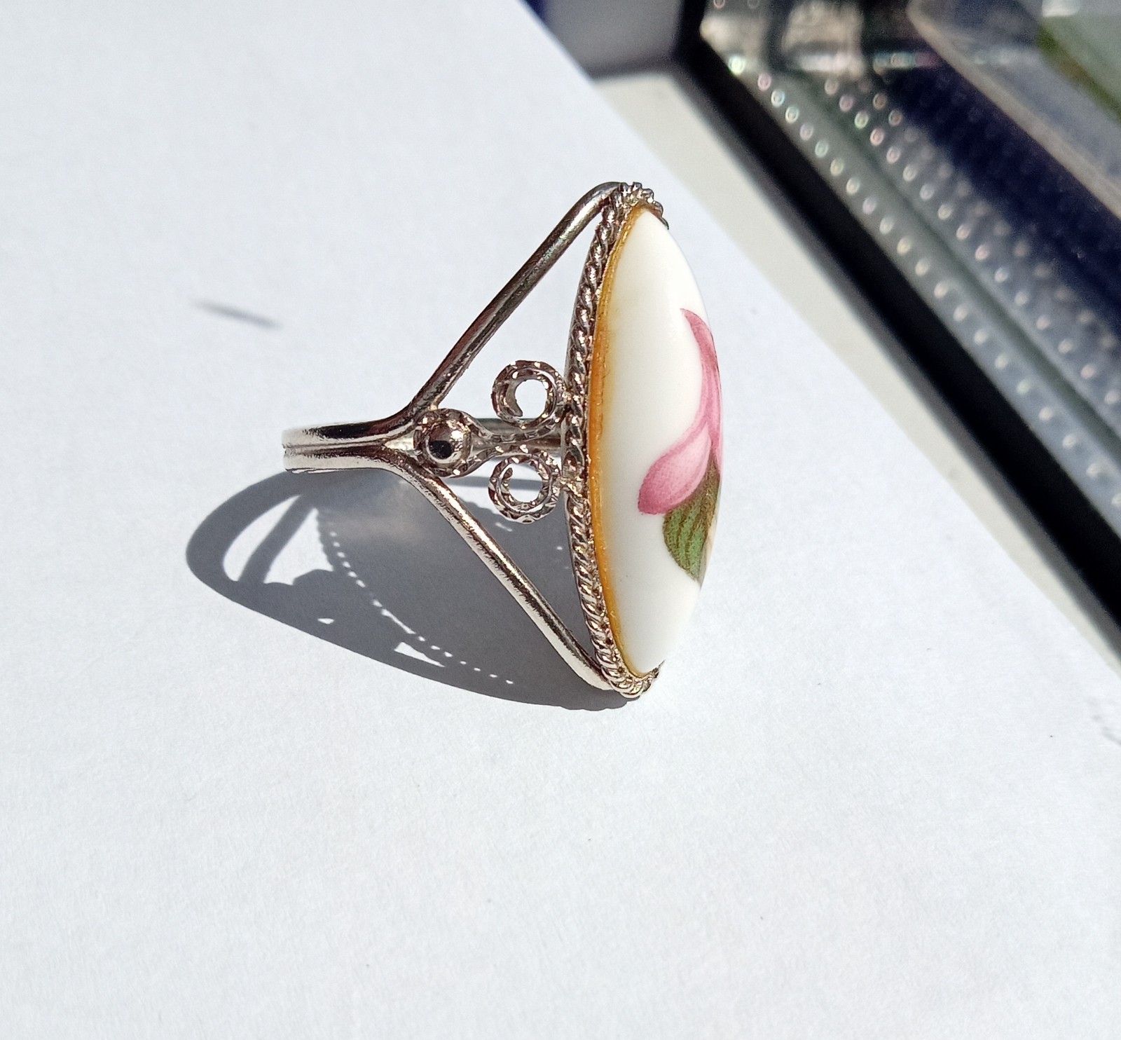 Vintage Beautiful Ring Ukraine Women’s Jewelry size 8.5