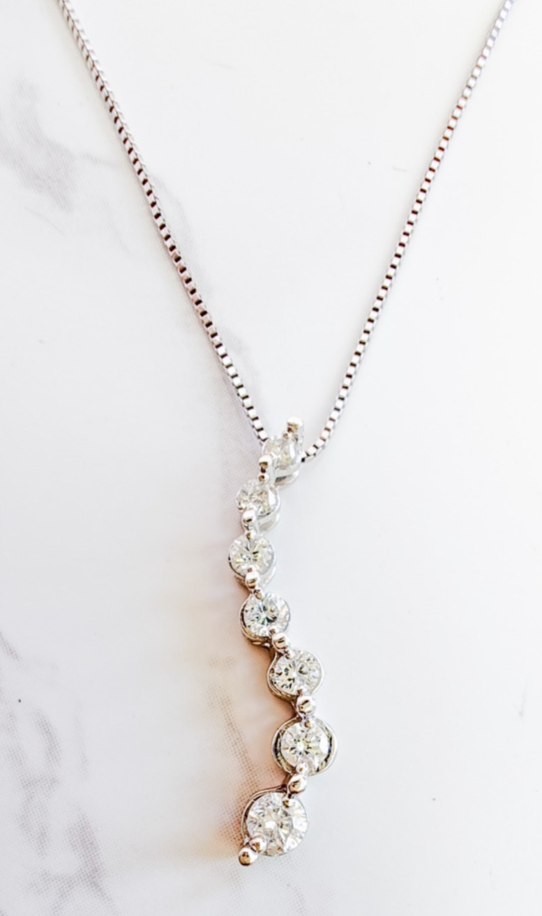 14K White Gold .25 Ct Diamond Drop Pendant Necklace 7‑Stone Bezel 18″ Chain