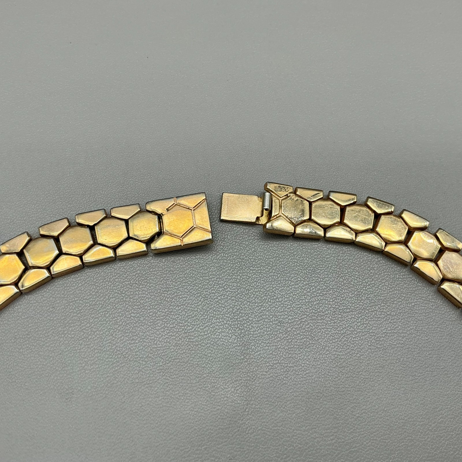 Crown Trifari Necklace Vintage Gold Tone Honeycomb Hexagon Bolo Drop 18″ Pat Pen