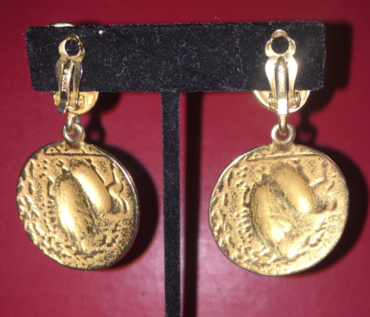 VINTAGE DKNY DONNA KARAN SIGNED CAMEO COIN & KNOT DROP DANGLE CLIP EARRINGS