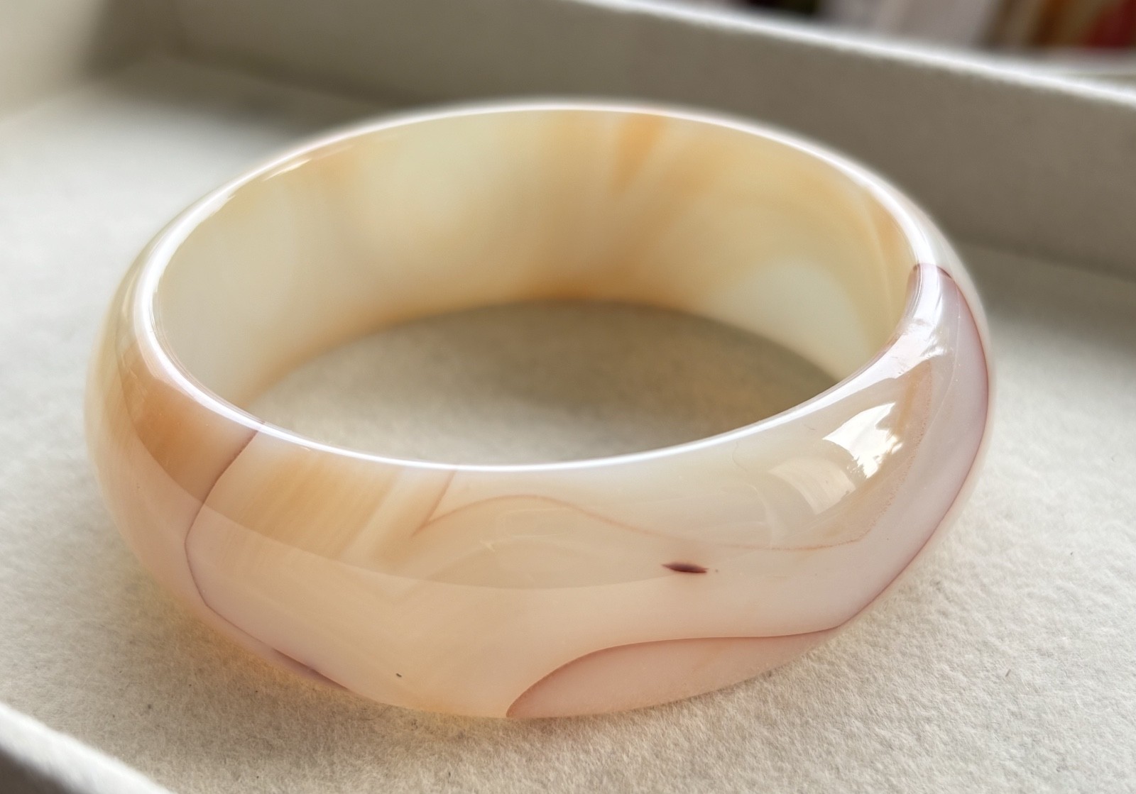 61 mm Carnelian Agate Bangle Bracelet Cream Lace Agate Banding