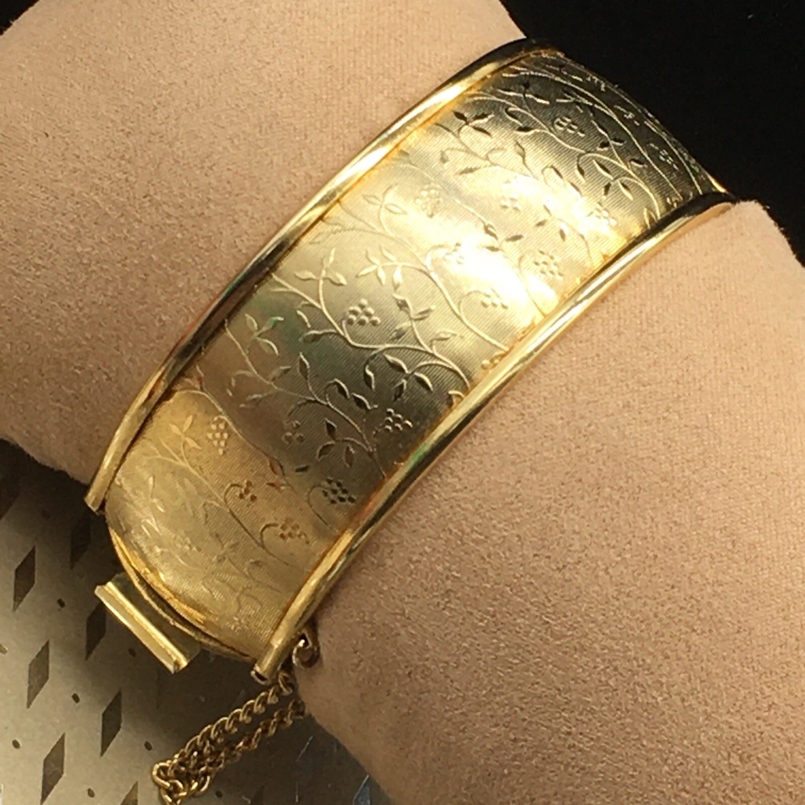 Floral Pattern Bangle Bracelet with Safety Chain Gold Tone Chinoiserie Embossing