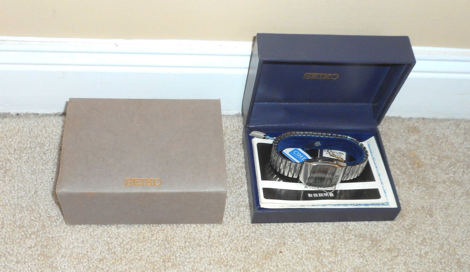 VINTAGE SEIKO A159-4000T DIGITAL LCD QUARTZ WATCH w/ CASE PAPERS AS IS UNTESTED