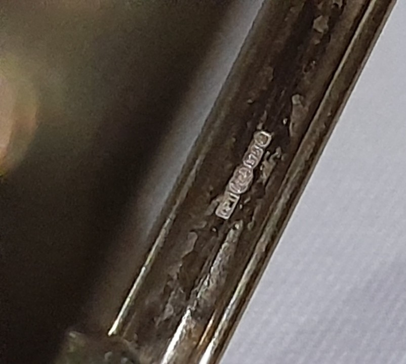 LARGE 9ct Gold ‘ADULT’S EXPANDABLE DIAMOND-CUT’ 8 inch Round BANGLE. 4.40 grams