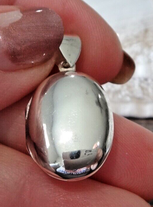 Sterling Silver 30x15mm 4 gram Plain Bubble Oval 2 Picture Photo Locket Charm!